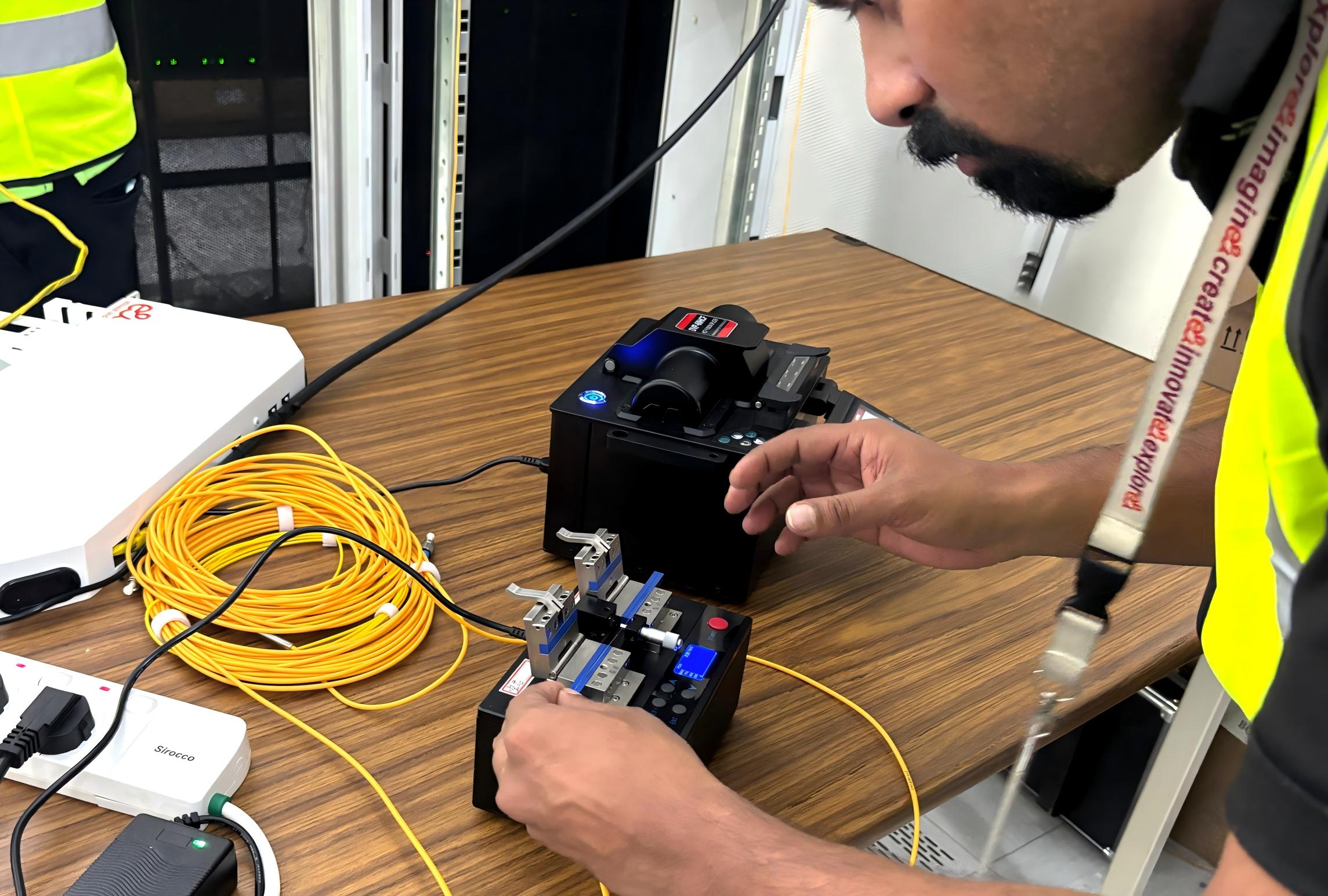 空芯光纤技术出海！尊时凯龙科技赋能阿联酋e&中东试点